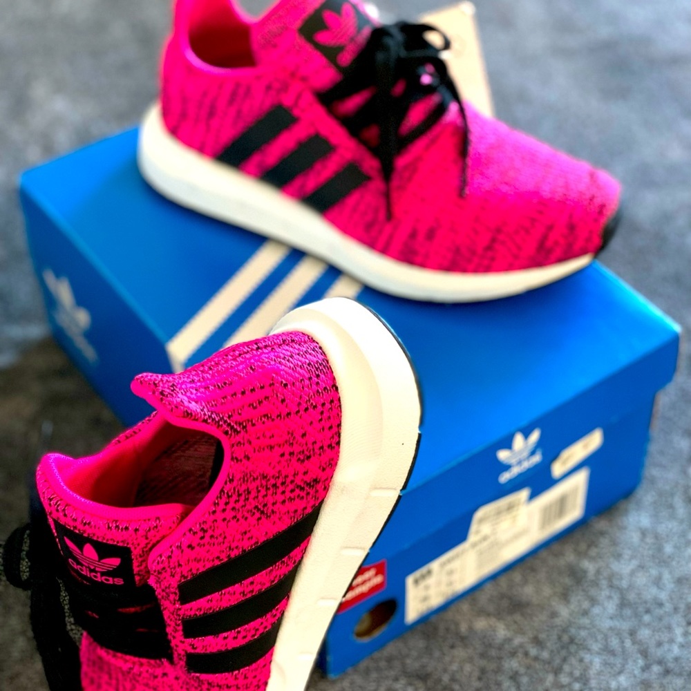 Swift Run J Adidas Originals size 4 New